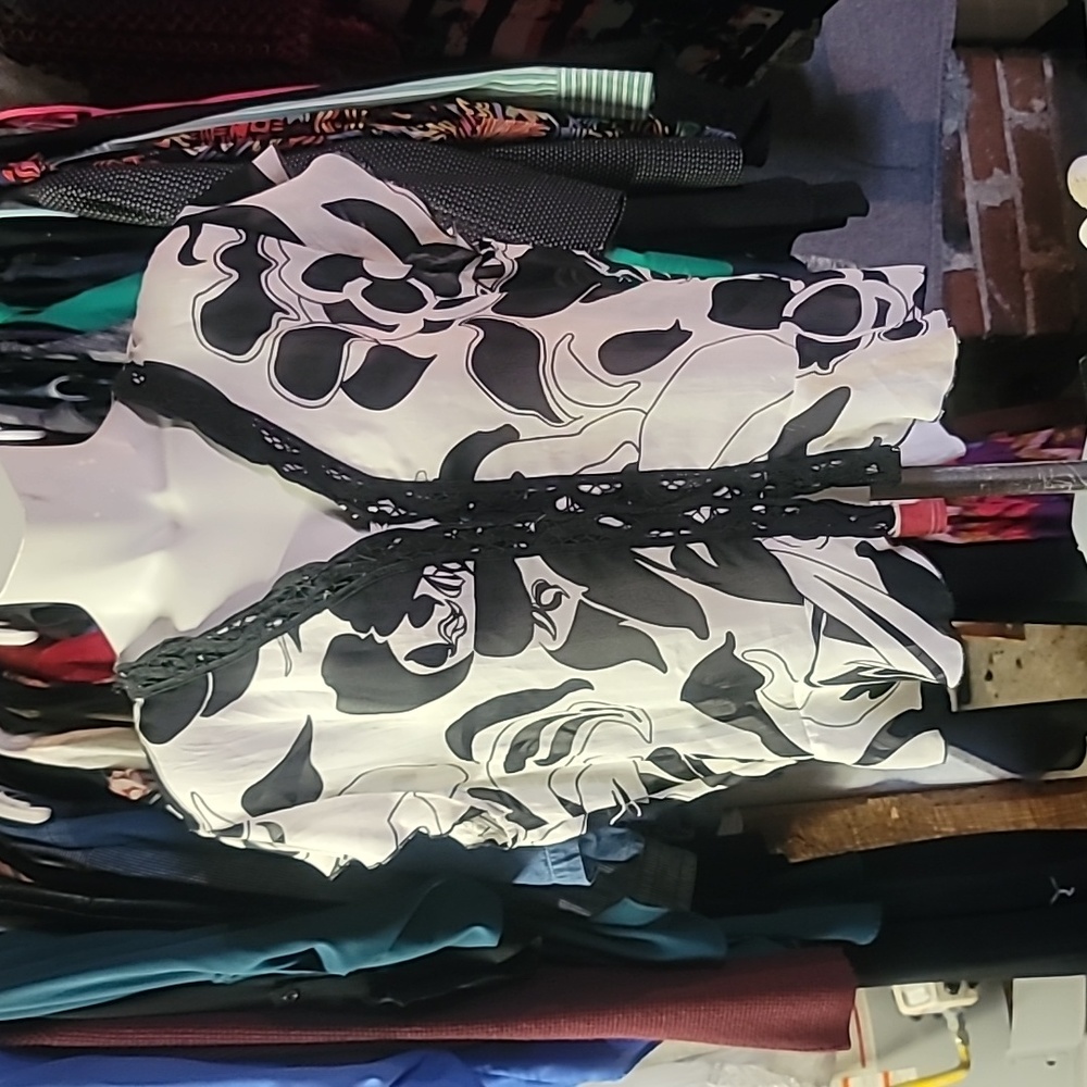 Belissimo blouse size Large